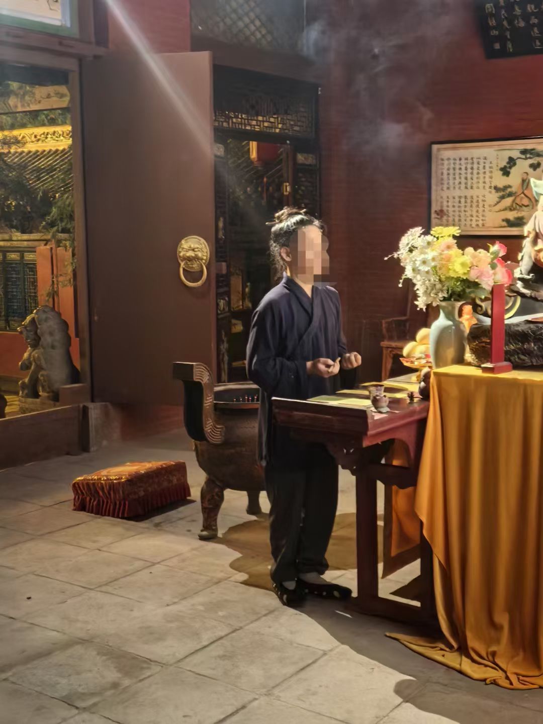 A ritual scene at a Taoist temple